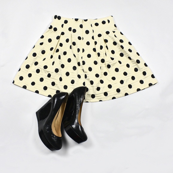Banana Republic Dresses & Skirts - Banana Republic Polka Dot skirt Size 0